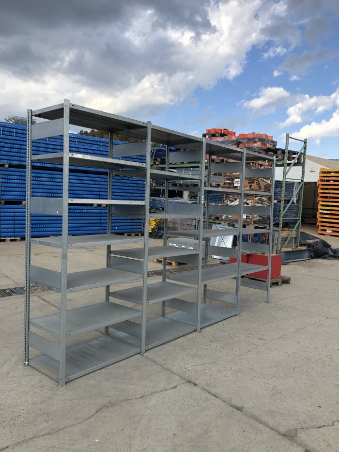 Meta boltless shelving system