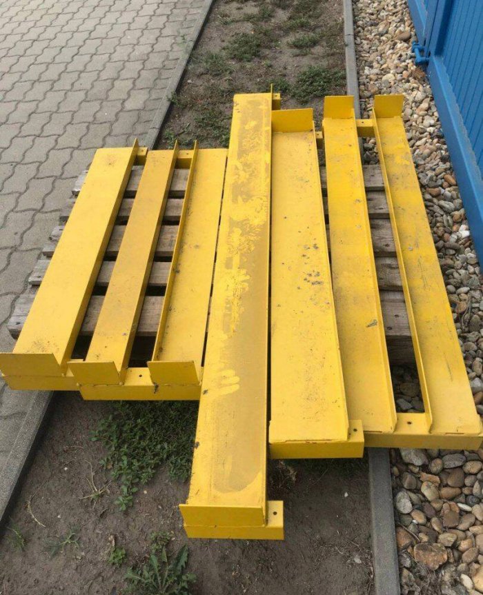 Raklap megvezető sín