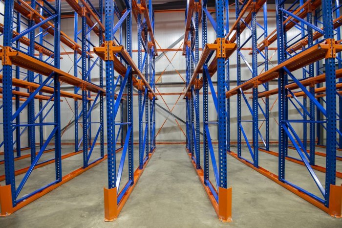 Be-és átjárható rendszer (FIFO, LIFO)